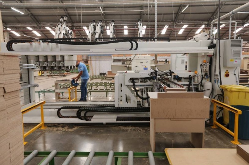 Na gestão Ratinho Junior, Paraná participação no emprego indústria do País